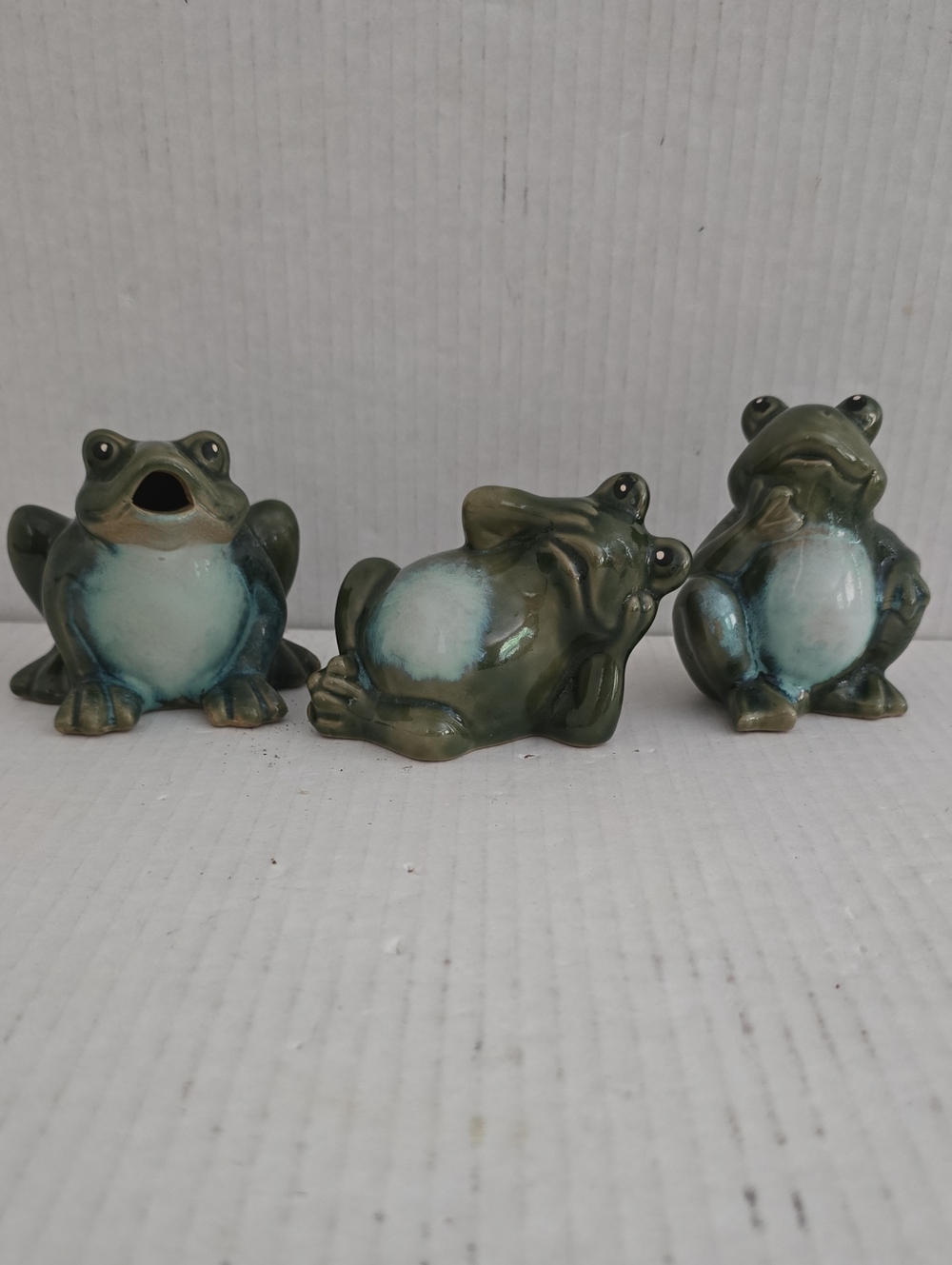 Set of 3 Glazed Porcelain Frogs